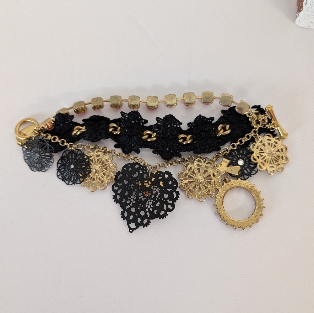 Bracelet Betsey Johnson Black Gold Heart Pink Rhinestone Three Strand Charm - Picture 2 of 7